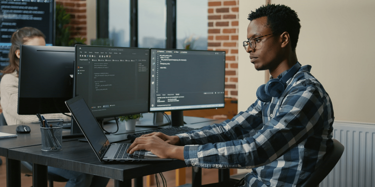 The Benefits of Using Multiple Screens for Multitasking: Boosting Productivity and Efficiency