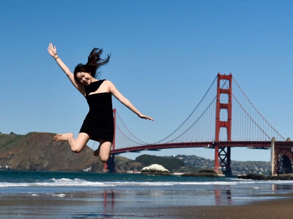 Lines of Light: A Review of I-Lin Tsai’s Building Bridges