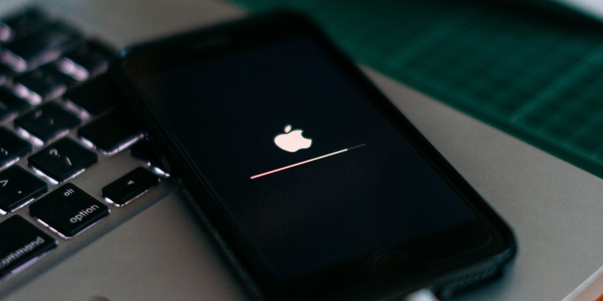 Apple Rolls Out iOS 26.2 With New iPhone and CarPlay Features