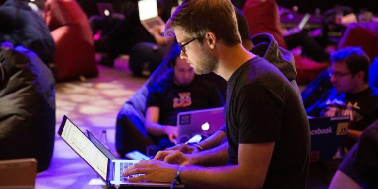 Microsoft Launches Maia 200 AI Chip, Targets Big Tech Cloud Competition