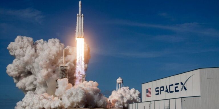 SpaceX IPO Targeting $2T Valuation with Strategic Anchor Talks